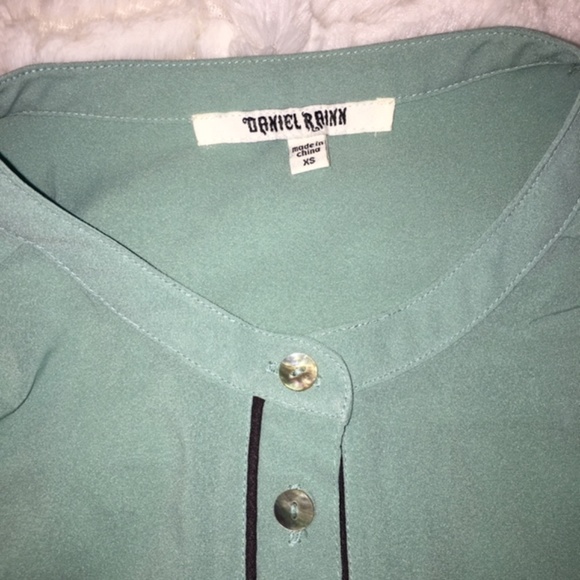CLOSING SALE Mint Green Blouse with Grey Detail - Picture 4 of 6